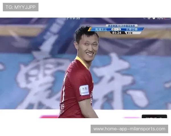 足球奇遇记:当前锋头球变成“自我撞晕”的奇幻瞬间 足球奇遇记:当前锋头球变成“自我撞晕”的奇幻瞬间