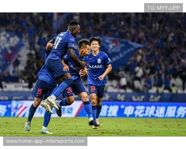 申花攻守稳定性提升斯卢茨基体系成型，申花球员申思