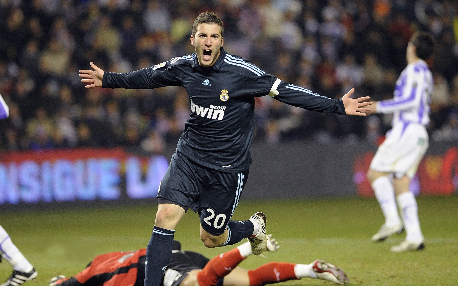 米兰体育在线-《PUBGMobile》极限操控全球总决赛，极限操作引爆全场！