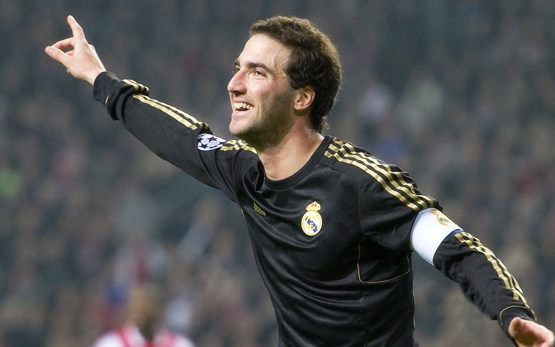 AC MILAN APP-《堡垒之夜》未来城市创意秀：玩家作品火花四溅，引领未来游戏潮流